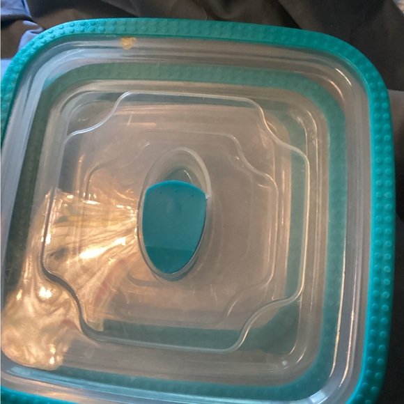 Plastic food storage containers - Picture 4 of 7